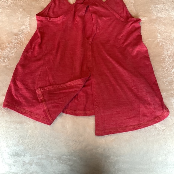 Cherry pink key hole back tank top - Picture 4 of 5